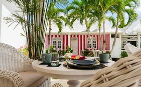 Ria Uluwatu, Tropical Chic Hotel
